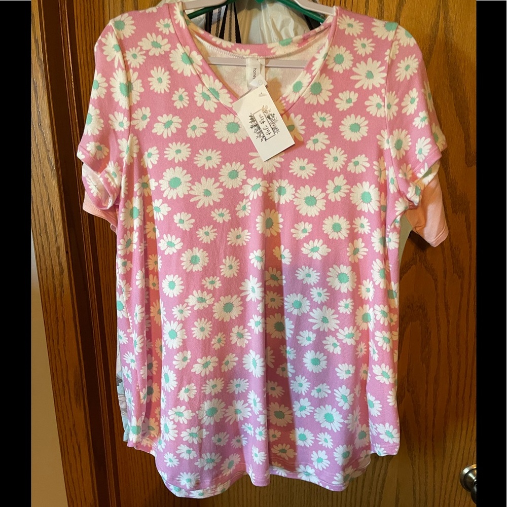 L daisy tee